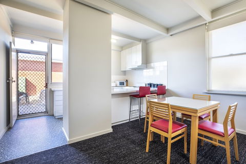 Nightcap At Sandbelt Hotel - Surfers Paradise Gold Coast 6