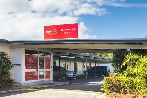 Nightcap At Balaclava Hotel - Surfers Paradise Gold Coast 2