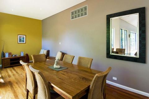 Chriscross Retreat 9 Cross Street - Surfers Paradise Gold Coast 3