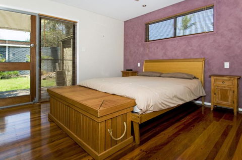 Chriscross Retreat 9 Cross Street - Surfers Paradise Gold Coast 7