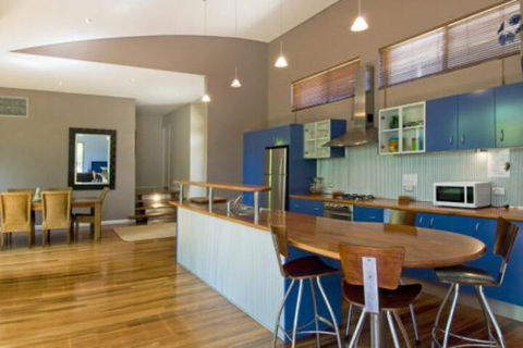 Chriscross Retreat 9 Cross Street - Surfers Paradise Gold Coast 0