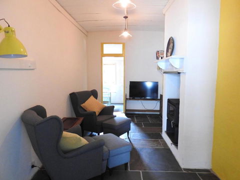 Cooks Cottage - Surfers Paradise Gold Coast 2