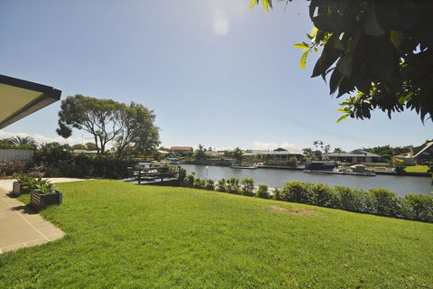 Bribie Island Canal Holiday Destination - Surfers Paradise Gold Coast 2