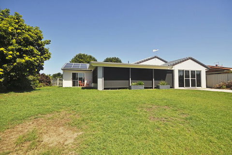 Bribie Island Canal Holiday Destination - Surfers Paradise Gold Coast 3