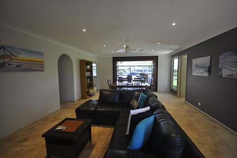 Bribie Island Canal Holiday Destination - Surfers Paradise Gold Coast 7