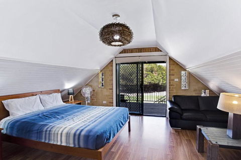 Salt Wood Cabin Style Retreat - Surfers Paradise Gold Coast 6
