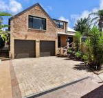 Salt Wood Cabin style retreat - Surfers Paradise Gold Coast