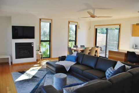COASTAL BEAUTY On BRUCE - Surfers Paradise Gold Coast 2