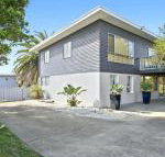 Middle Sea perfect for two families - Surfers Paradise Gold Coast