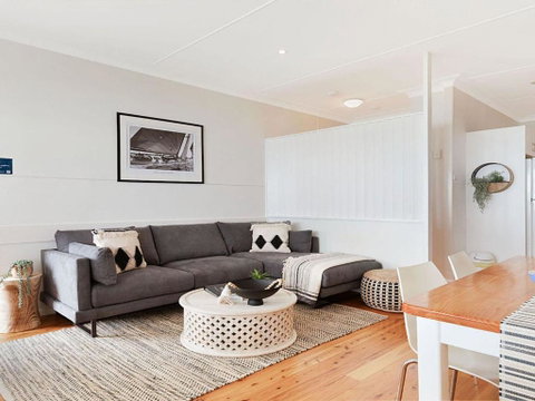 Ocean Blue Apartment One Oceanfront Apartment - Surfers Paradise Gold Coast 4