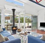 The Boathouse comfortable beachfront home - Surfers Paradise Gold Coast