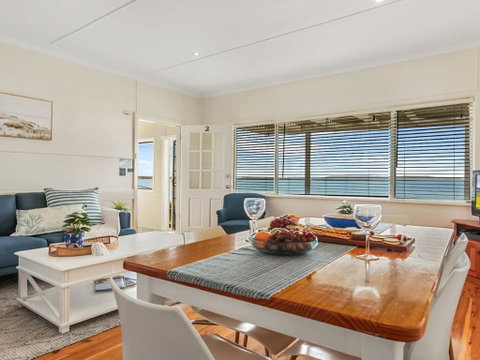 Ocean Blue Apartment Two Oceanfront Apartment - Surfers Paradise Gold Coast 2