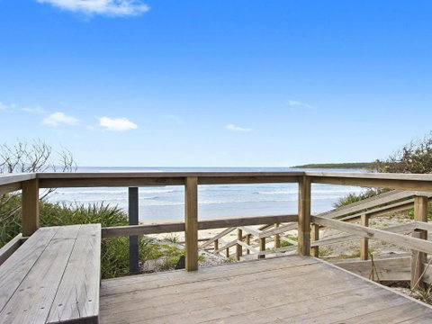Beachbreak Fall Asleep To The Sound Of The Ocean - Surfers Paradise Gold Coast 1