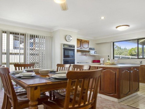 Beachway Beach Access At End Of Street - Surfers Paradise Gold Coast 4