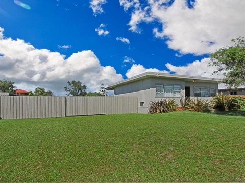 Summer Breeze Clean & Simple 200m To Beach - Surfers Paradise Gold Coast 7