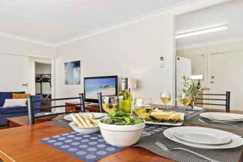 Summer Breeze Clean & Simple 200m To Beach - Surfers Paradise Gold Coast 0