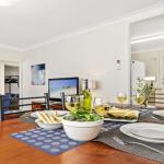 Summer Breeze Clean & Simple 200m To Beach - Surfers Paradise Gold Coast 1