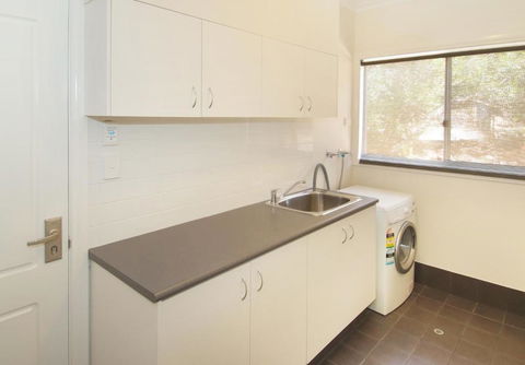 Kestral Ashore - Surfers Paradise Gold Coast 1