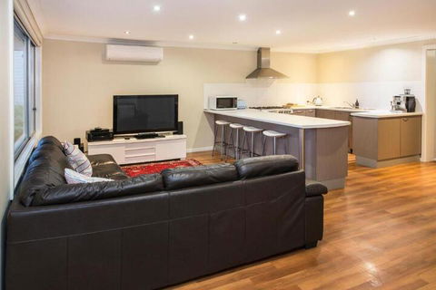 Eagle Bay Beach House - Surfers Paradise Gold Coast 4
