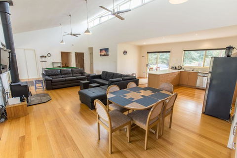 Acacia Lakehouse The Lake At Your Doorstep - Surfers Paradise Gold Coast 1