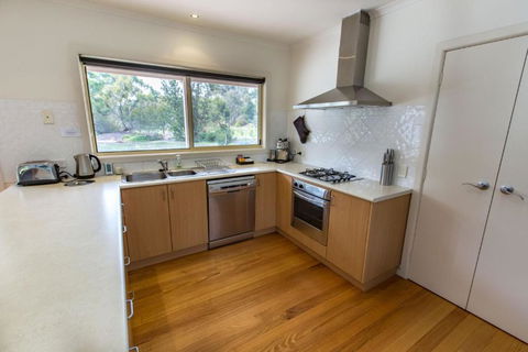 Acacia Lakehouse The Lake At Your Doorstep - Surfers Paradise Gold Coast 4