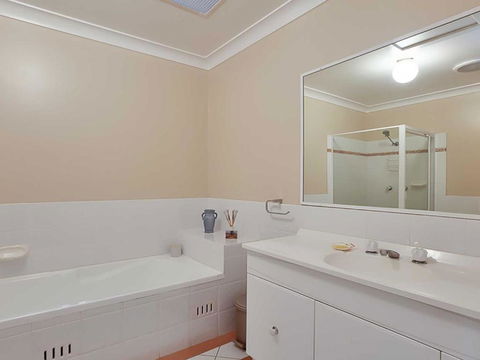 Sunset On Birubi Pet Friendly Air Con Water Views WIFI & Outdoor Spa - Surfers Paradise Gold Coast 4