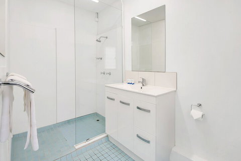 Easy Going Holiday Unit On McKenzie MK6 - Surfers Paradise Gold Coast 2