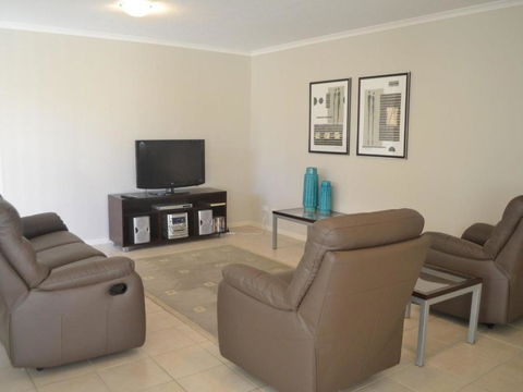Beachside 4 With Airconditioning & Spa Bath - Surfers Paradise Gold Coast 4
