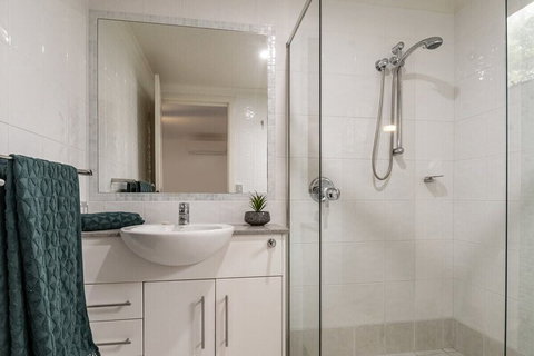 Oceanic 3 - Surfers Paradise Gold Coast 2