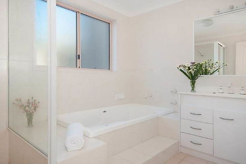 Pacific Rose Winter Holiday Special - Surfers Paradise Gold Coast 4