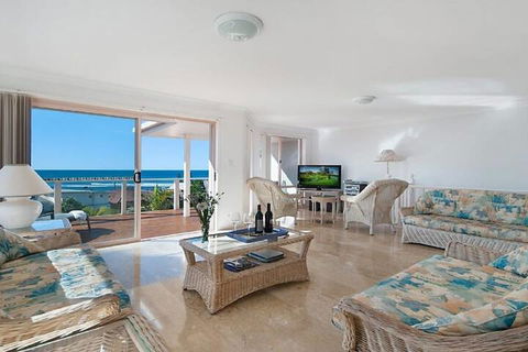 Pacific Rose Winter Holiday Special - Surfers Paradise Gold Coast 1
