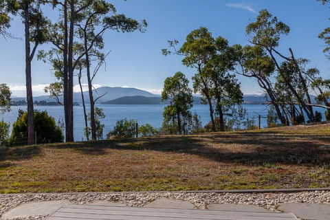 Fairwinds Tasmania - Surfers Paradise Gold Coast 2