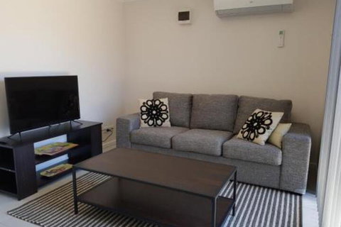 Excellent St. Granny Flat - Surfers Paradise Gold Coast 4