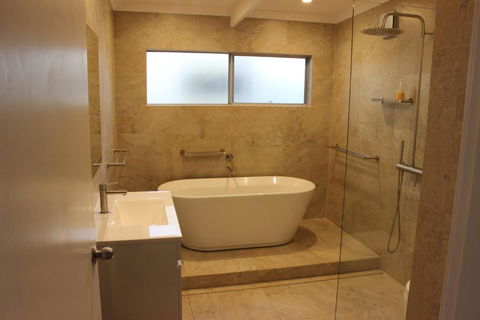 Hidden Oasis Pet Friendly In Anna Bay - Surfers Paradise Gold Coast 6