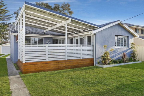 Blue Summer House - Surfers Paradise Gold Coast 1