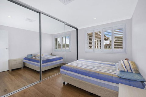 Blue Summer House - Surfers Paradise Gold Coast 6