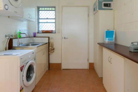 Blue Water Retreat Downstairs - Surfers Paradise Gold Coast 3