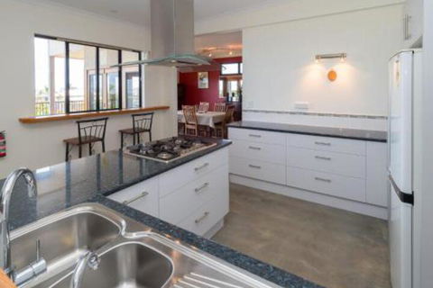 Blue Water Retreat Upstairs - Surfers Paradise Gold Coast 6