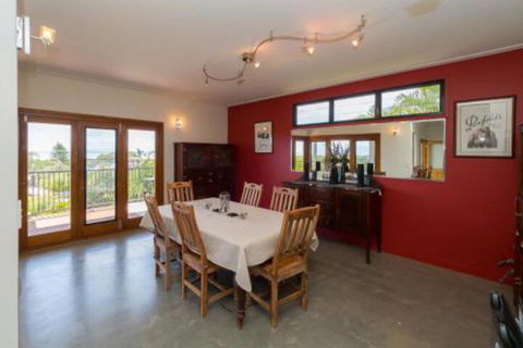 Blue Water Retreat Upstairs & Downstairs - Surfers Paradise Gold Coast 4
