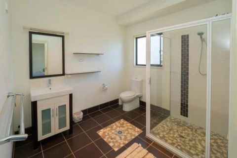 Blue Water Retreat Upstairs & Downstairs - Surfers Paradise Gold Coast 7