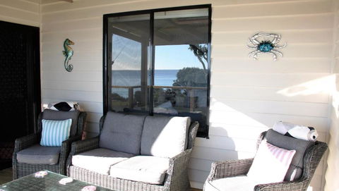 KINGFISHER COTTAGE Beachfront At The Binalong Bay - Surfers Paradise Gold Coast 2
