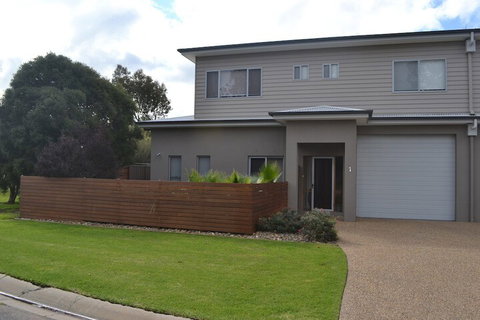 Waterview- Stoneleigh At Yarra - Surfers Paradise Gold Coast 1