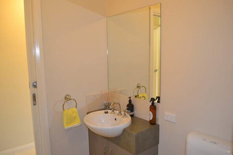 Waterview - 2 Doc Crt - Surfers Paradise Gold Coast 3