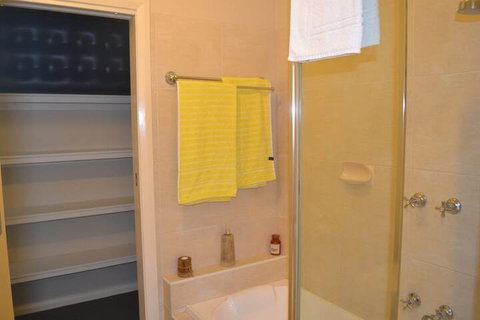 Waterview - 2 Doc Crt - Surfers Paradise Gold Coast 7