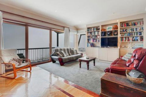 Mawson Unit 5 - Surfers Paradise Gold Coast 5