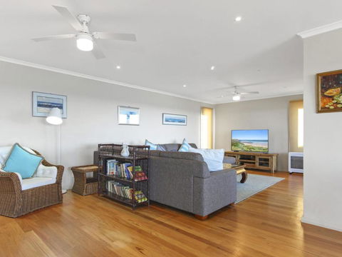 South Pacific Crescent 75 Ulladulla - Surfers Paradise Gold Coast 5