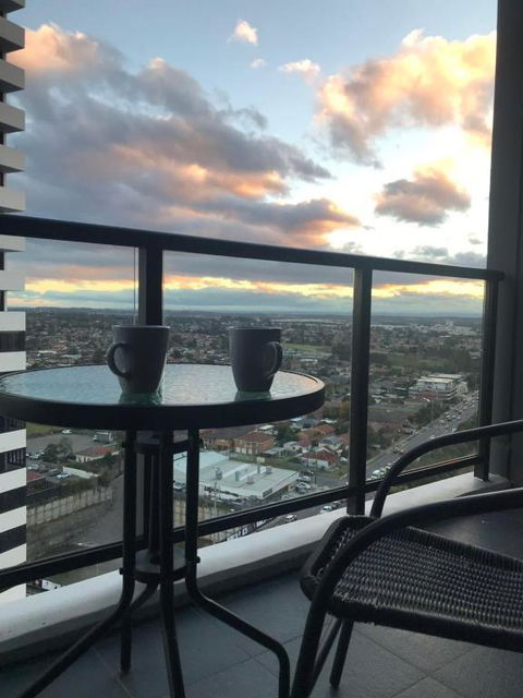 Elegant Design 2 Bed 2 Bath Apartment In Liverpool - Surfers Paradise Gold Coast 1