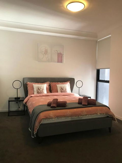Elegant Design 2 Bed 2 Bath Apartment In Liverpool - Surfers Paradise Gold Coast 5