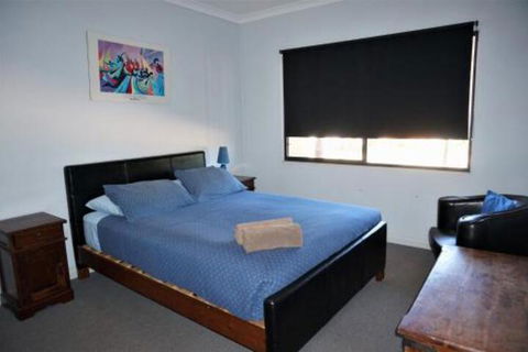 Ningaloo Breeze Villa 10 3 Bedroom Fully Self Contained Disabled Friendly Accommodation - Surfers Paradise Gold Coast 4