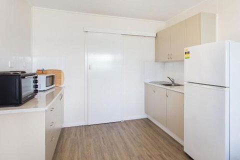 Lakeside Flats 6 - Surfers Paradise Gold Coast 4